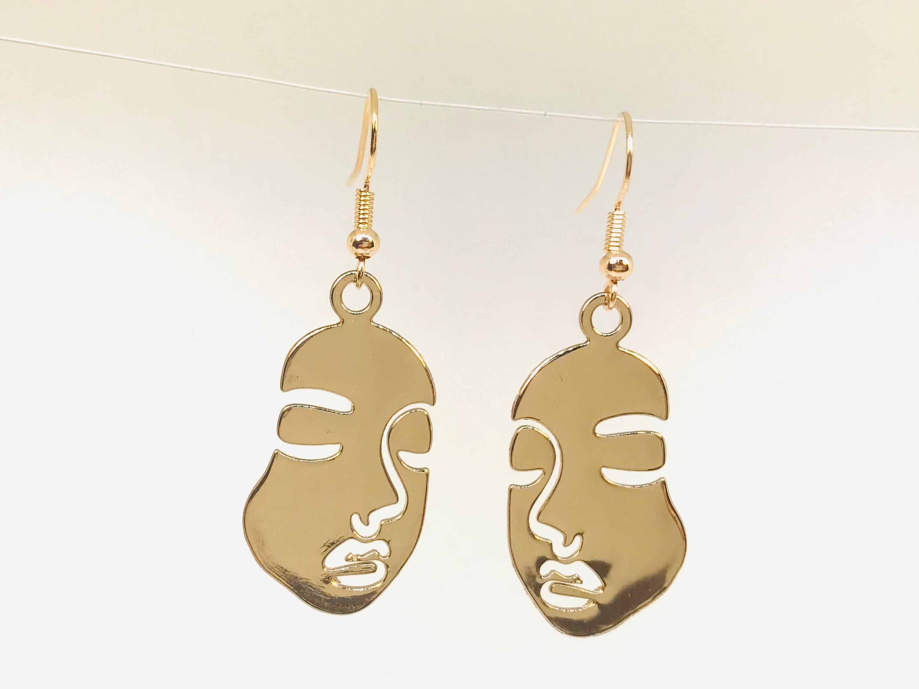 MINIMAL FACE STATEMENT EARRINGS IN GOLD - Emerald Boutique VA